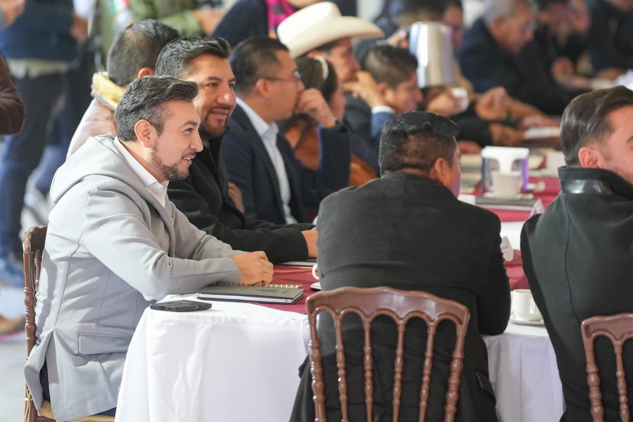 Salvador Santos acude a Mesa Interregional para fortalecer la seguridad en Huamantla